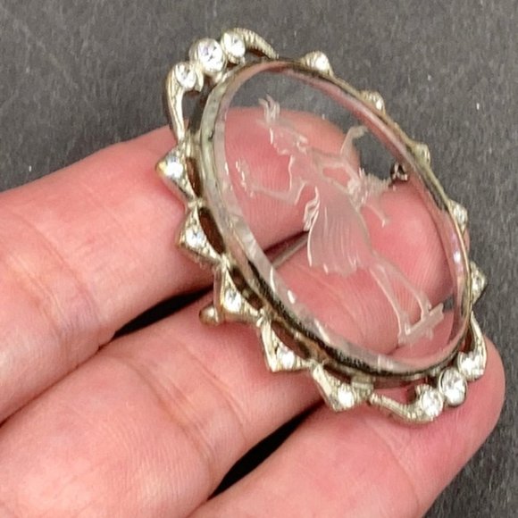 Art Deco Reverse Intaglio Glass Girl with Basket Brooch Czech - Picture 2 of 6